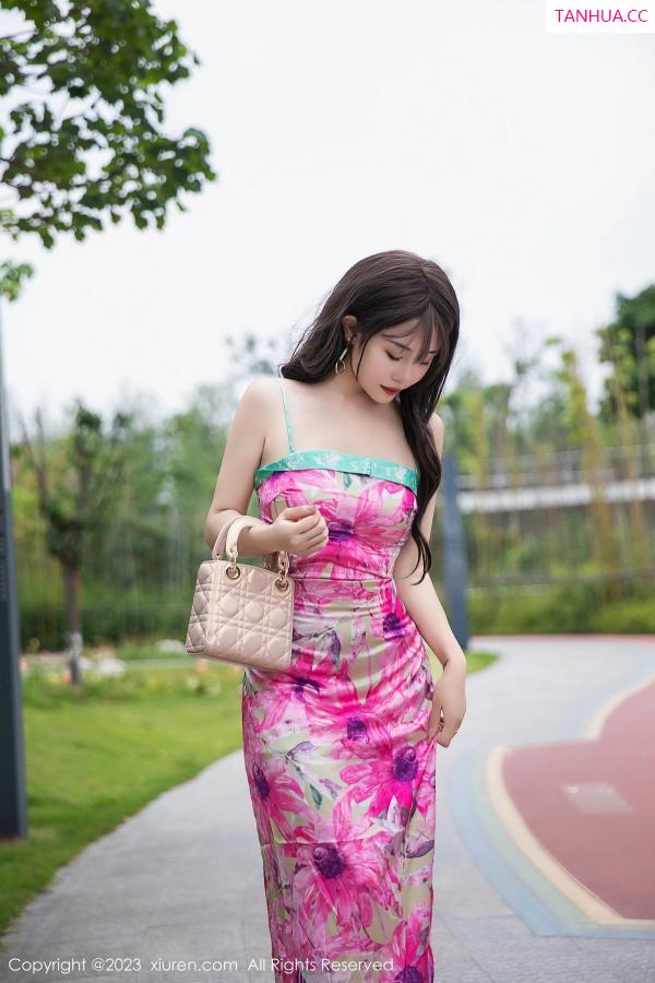   [XiuRen]高清写真图 2023.07.12 No.7065 严利娅Yuliya 网红情人裙第13张图片